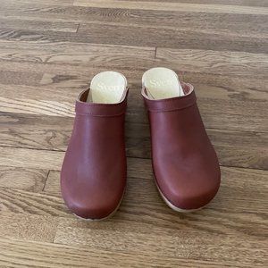 Sven Clogs Low Heel Leather Clogs / Fits like US 11.5/12